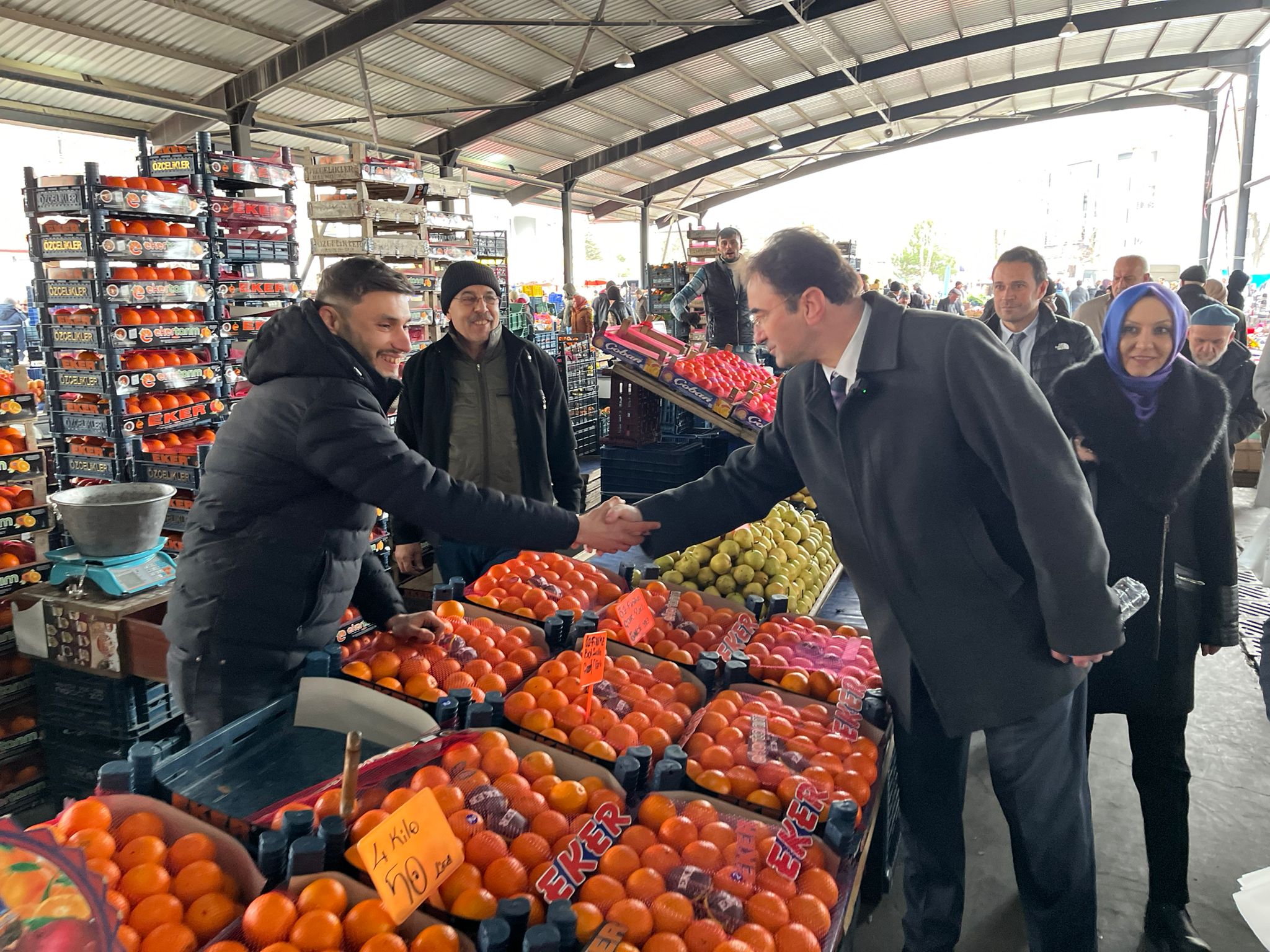 MHP'li Küçükkurt Pazarcı Esnafıyla Bir Araya Geldi