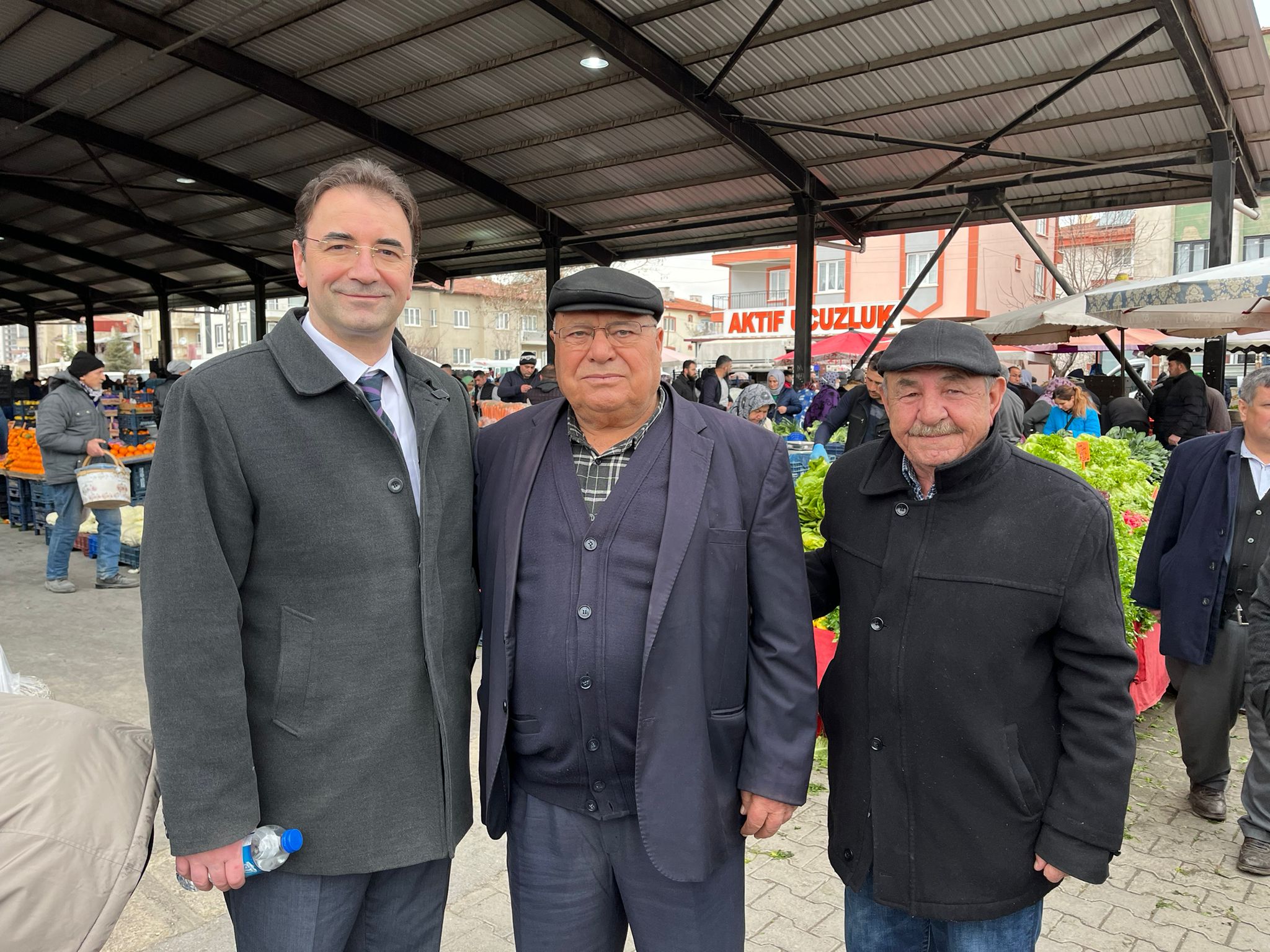 MHP'li Küçükkurt Pazarcı Esnafıyla Bir Araya Geldi