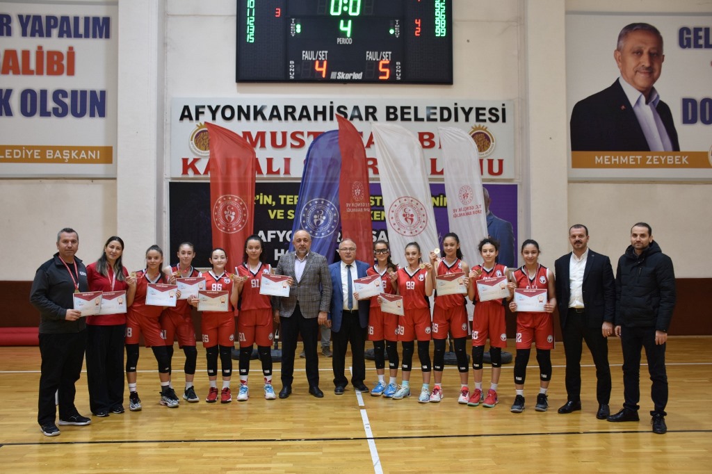 BASKETBOL YILDIZLAR GRUP MÜSABAKALARI TAMAMLANDI