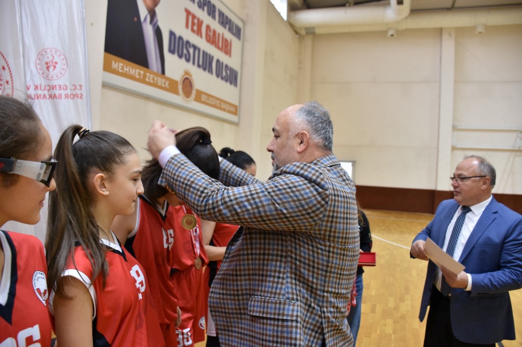 BASKETBOL YILDIZLAR GRUP MÜSABAKALARI TAMAMLANDI
