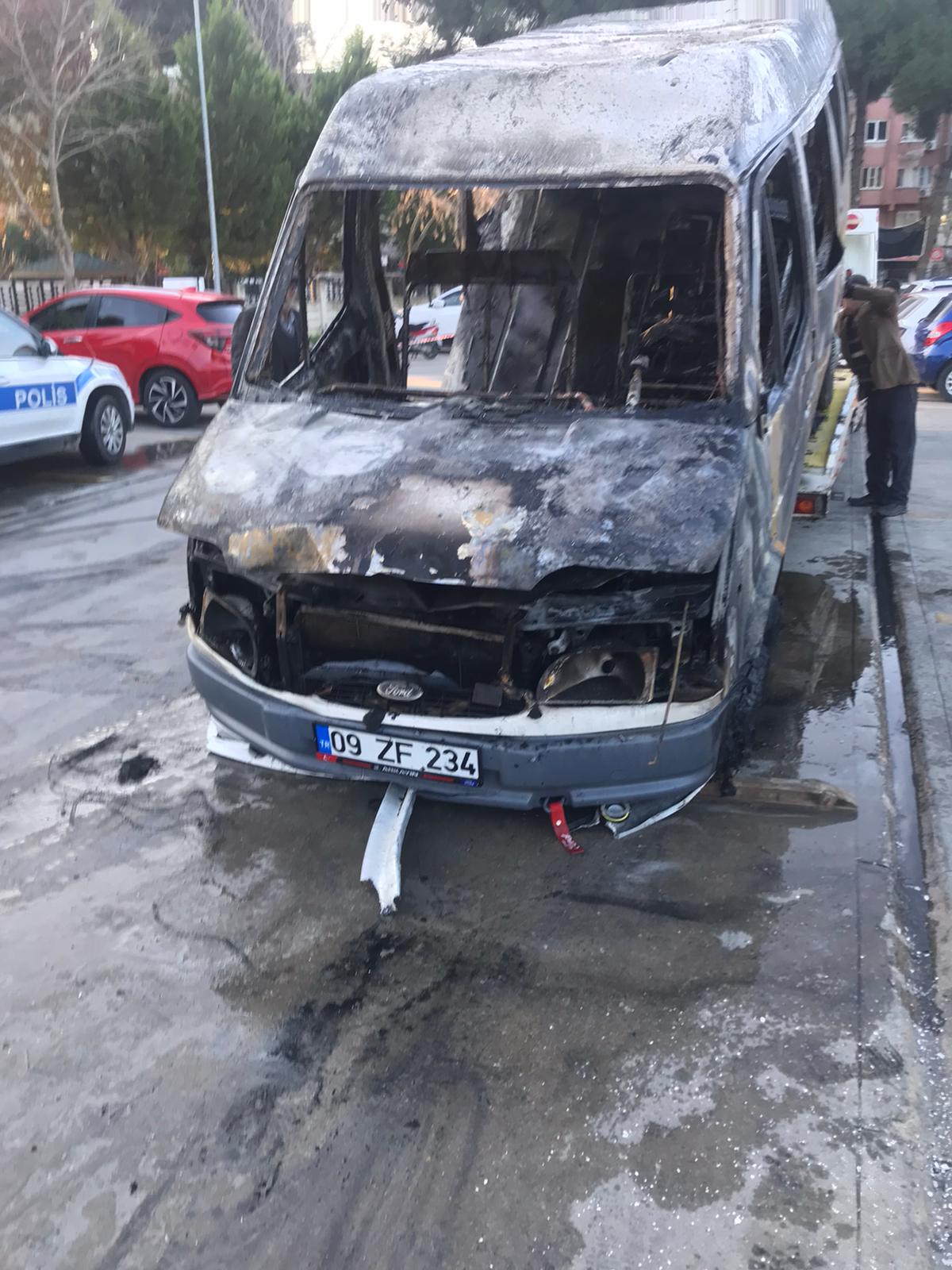 Alevlere Teslim Olan Minibüs Kullanılmaz Hale Geldi