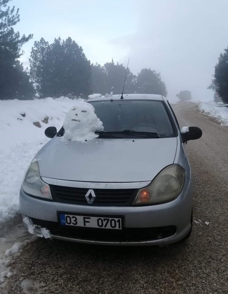 AFYON'DA KAR YAĞIŞINI DUYAN O İLÇEYE KOŞTU!