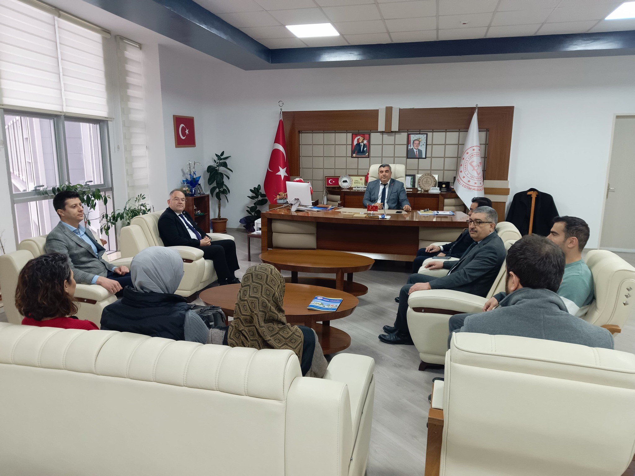 "ATA YURDU" ADLI DERGİYİ TAKDİM ETTİLER