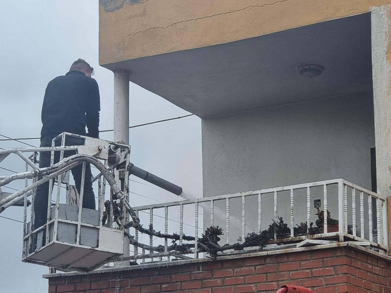 Mahalle Sakinlerini Korkutan Yangın Kontrol Altına Alındı