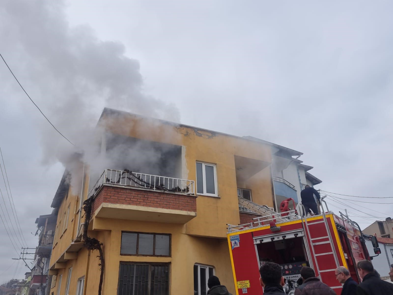 Mahalle Sakinlerini Korkutan Yangın Kontrol Altına Alındı