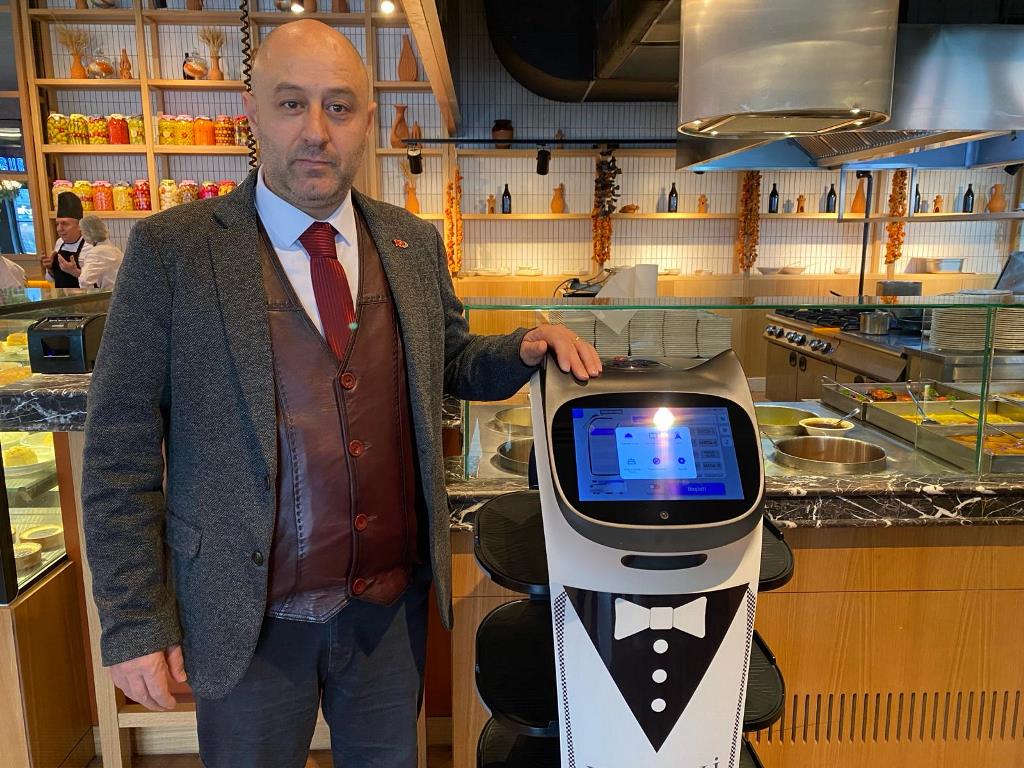 BELLA ROBOT HARİKALAR YARATIYOR