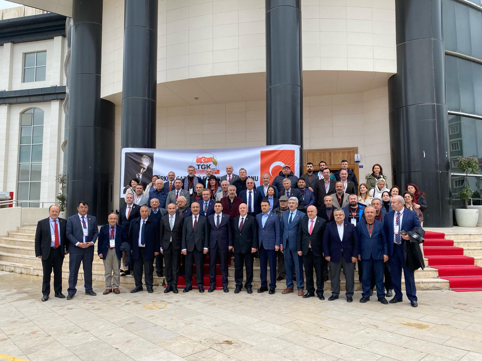 "MESLEK YASASI ÇIKMALI HERKES GAZETECİLİK YAPAMAZ"
