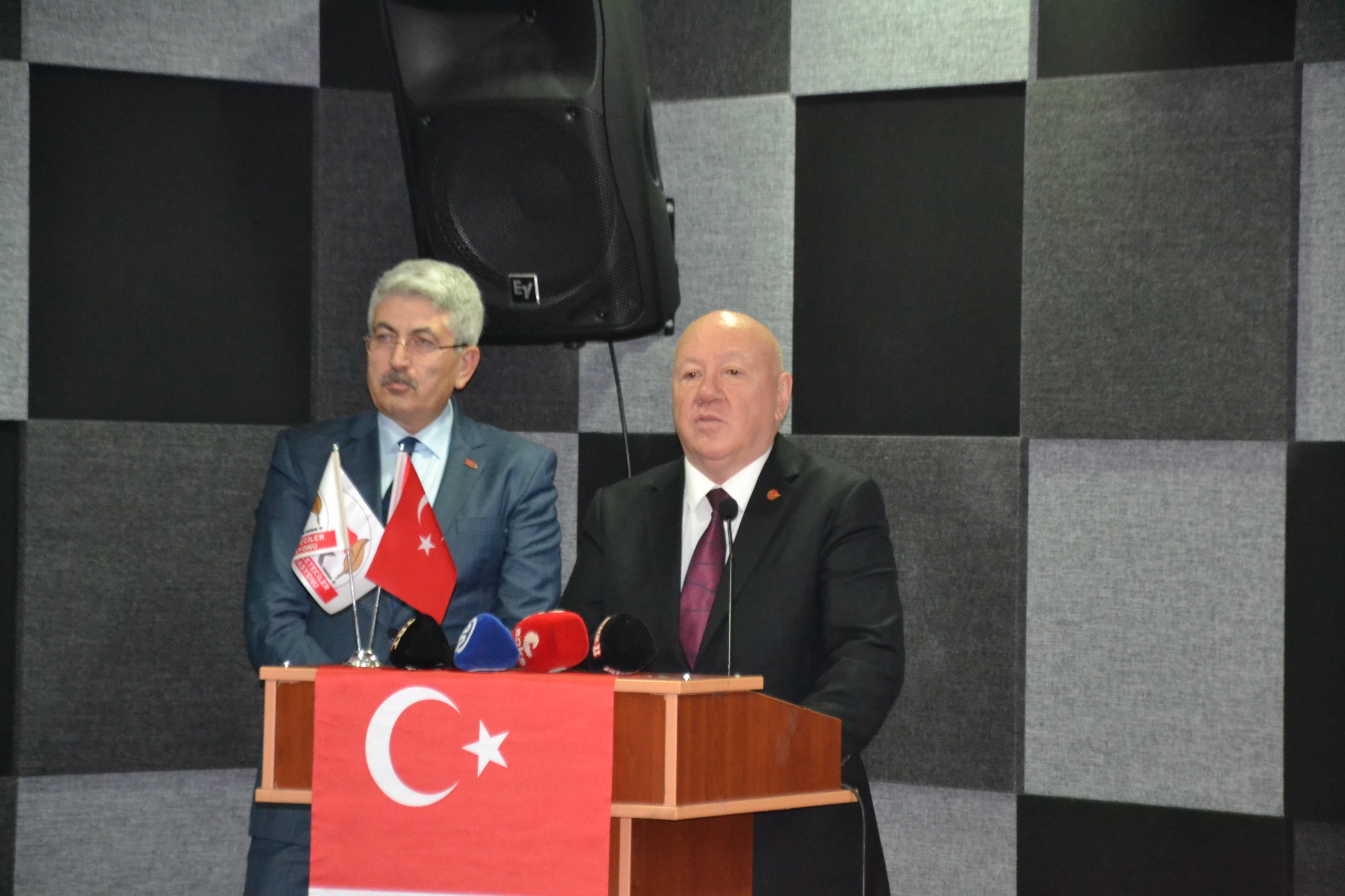"MESLEK YASASI ÇIKMALI HERKES GAZETECİLİK YAPAMAZ"