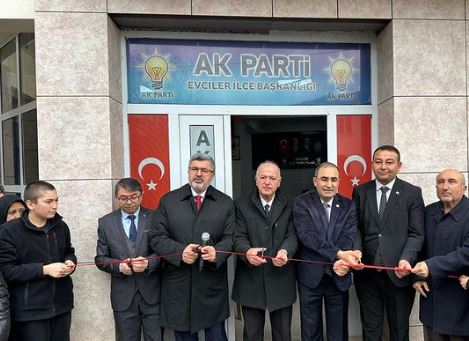 ÖZKAYA, "AFYON KAYMAĞI GİBİ YOLLAR YAPTIK"