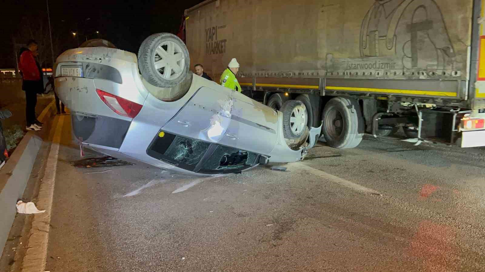 YAĞIŞ NEDENİYLE YOL KAYGANLAŞTI