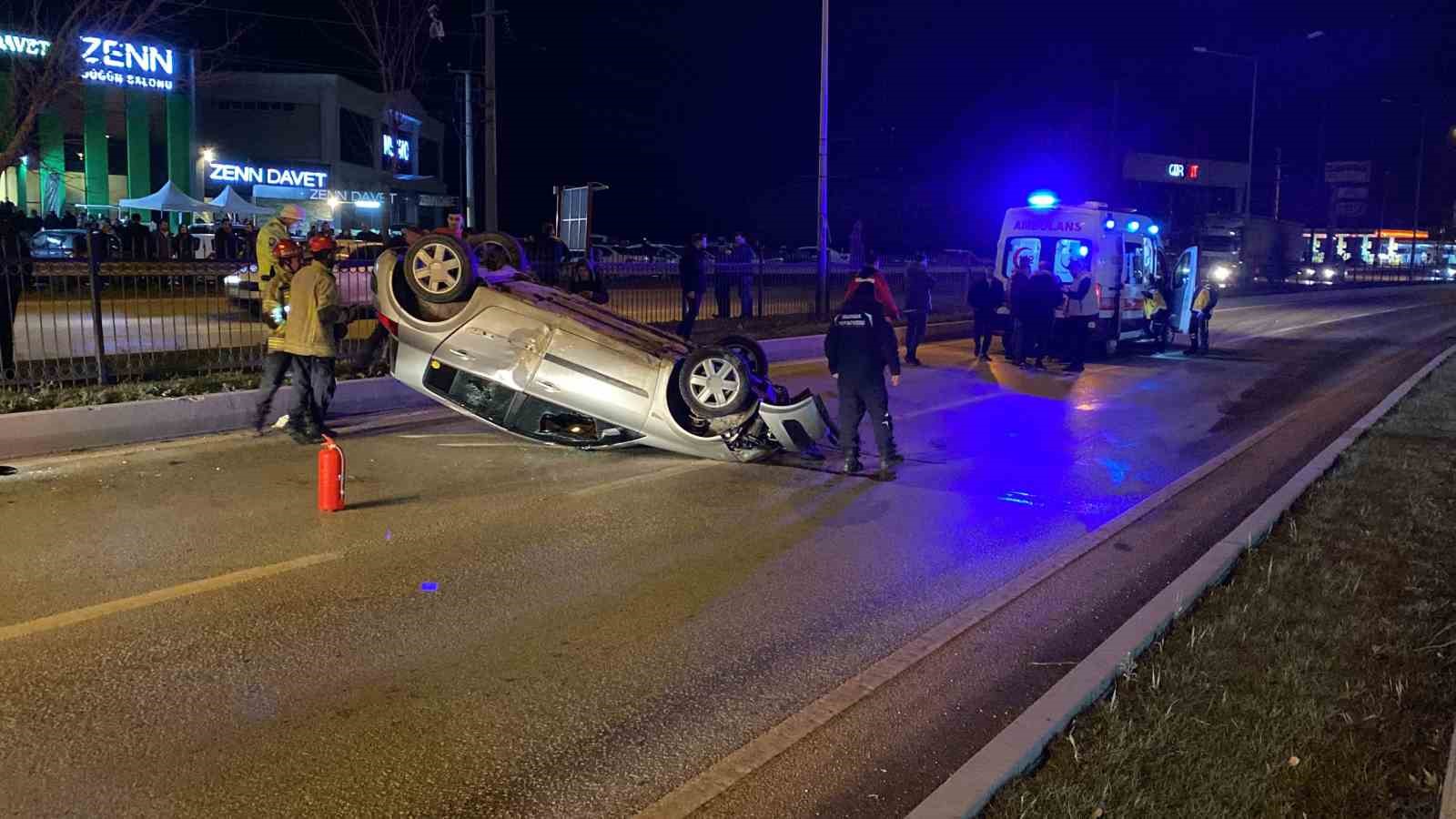YAĞIŞ NEDENİYLE YOL KAYGANLAŞTI