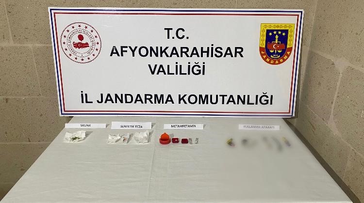Ters Yönden Kaçmak İstedi Zehir Taciri Jandarma Tarafından Yakalandı