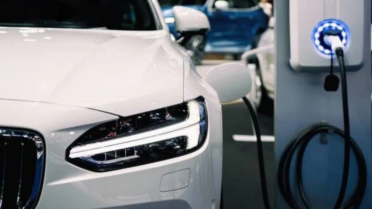 AB'de elektrikli otomobil dizeli geçti: En popüler 3. seçenek