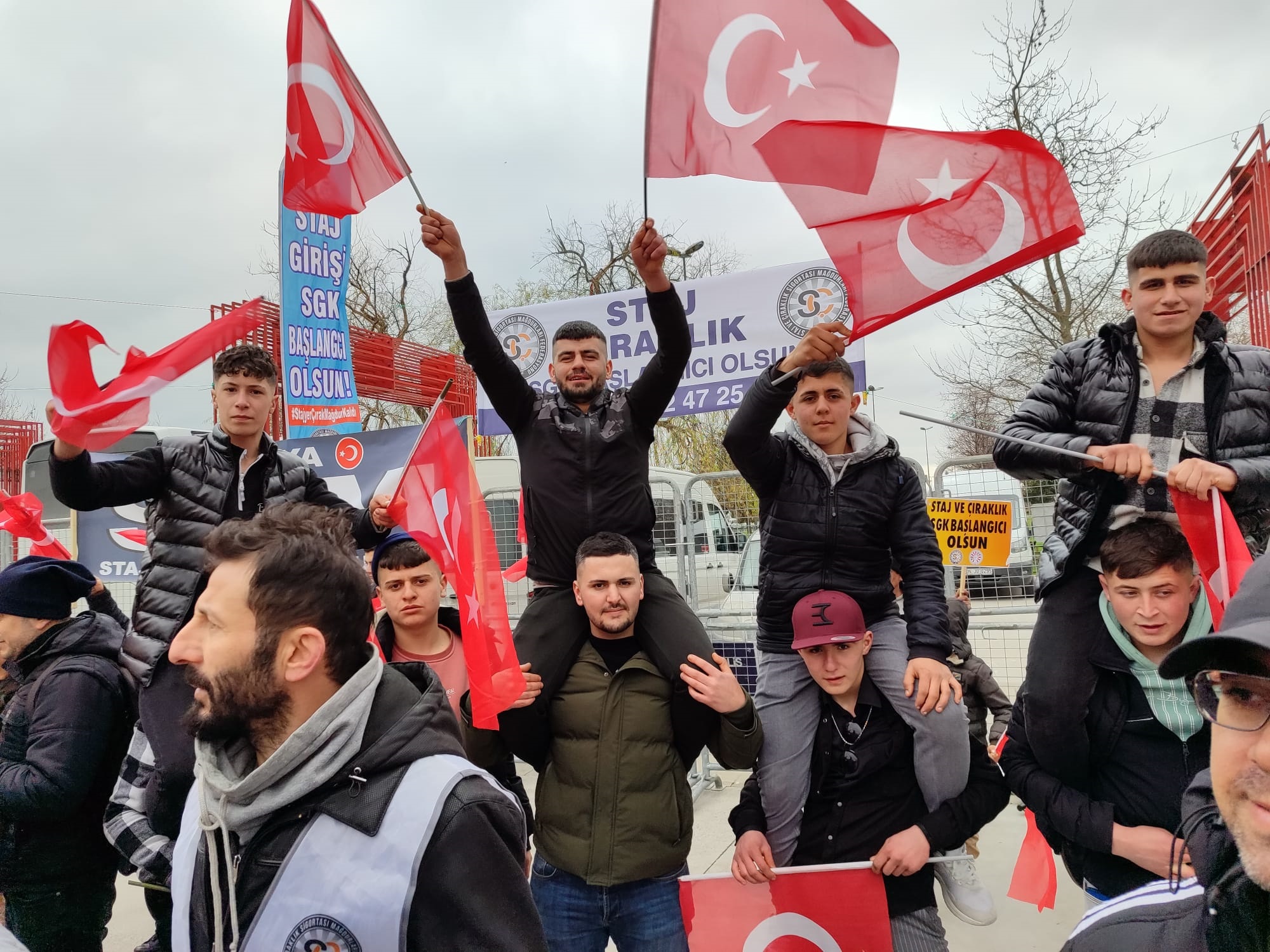 Staj ve Çıraklık Mağdurları İstanbul'da Bir Miting Daha Düzenledi...Afyon"dan Yine Binlerce Kişi Katıldı
