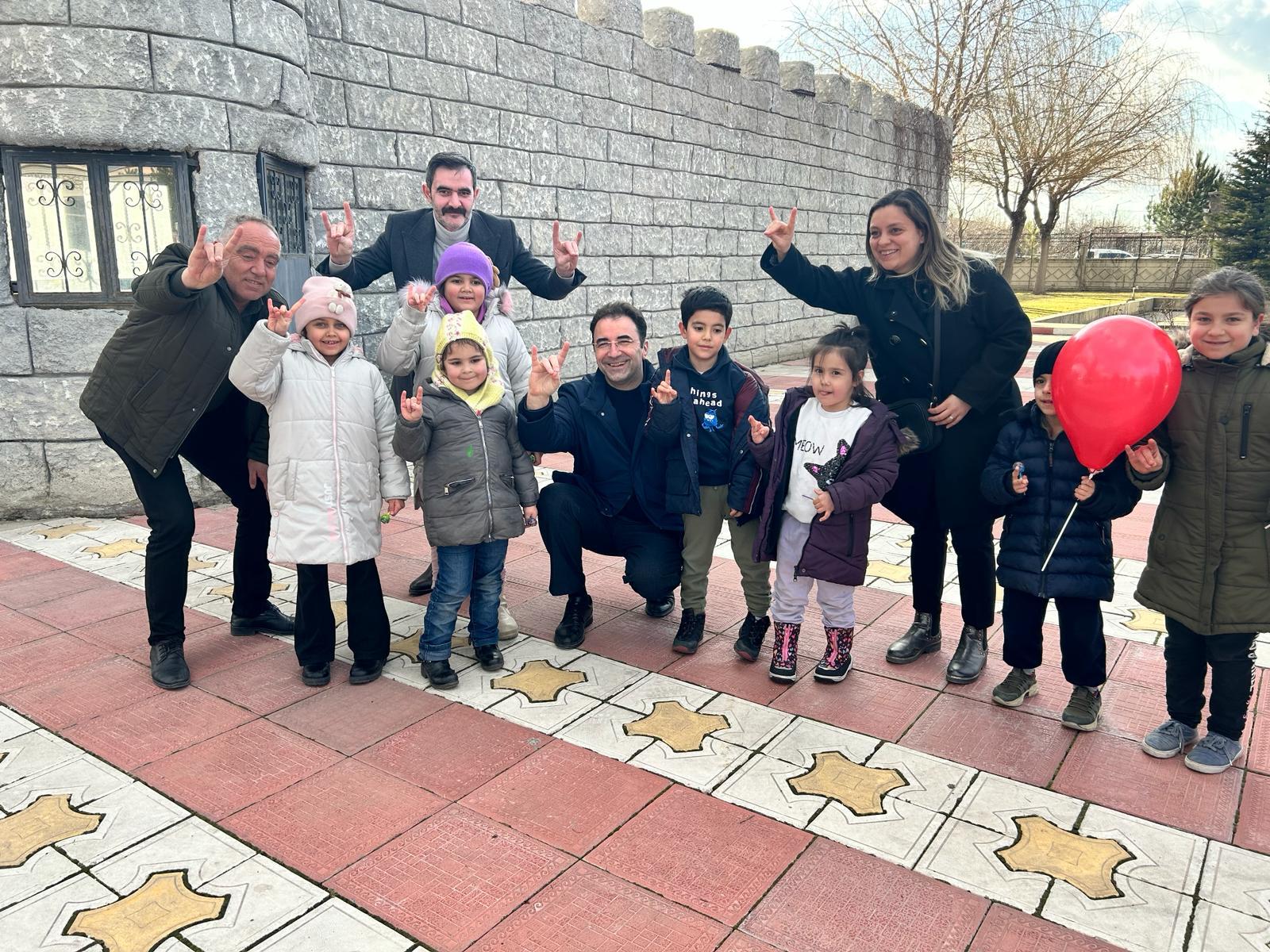 MHP'li Küçükkurt Çocukların Geleceğine Önem Veriyor