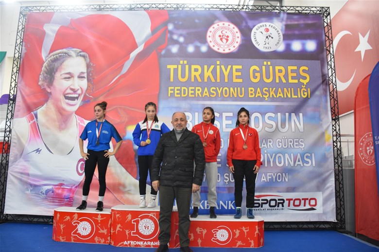 U-17 TÜRKİYE GÜREŞ ŞAMPİYONASINDA 5 FARKLI SİKLETTE DERECELER BELLİ OLDU