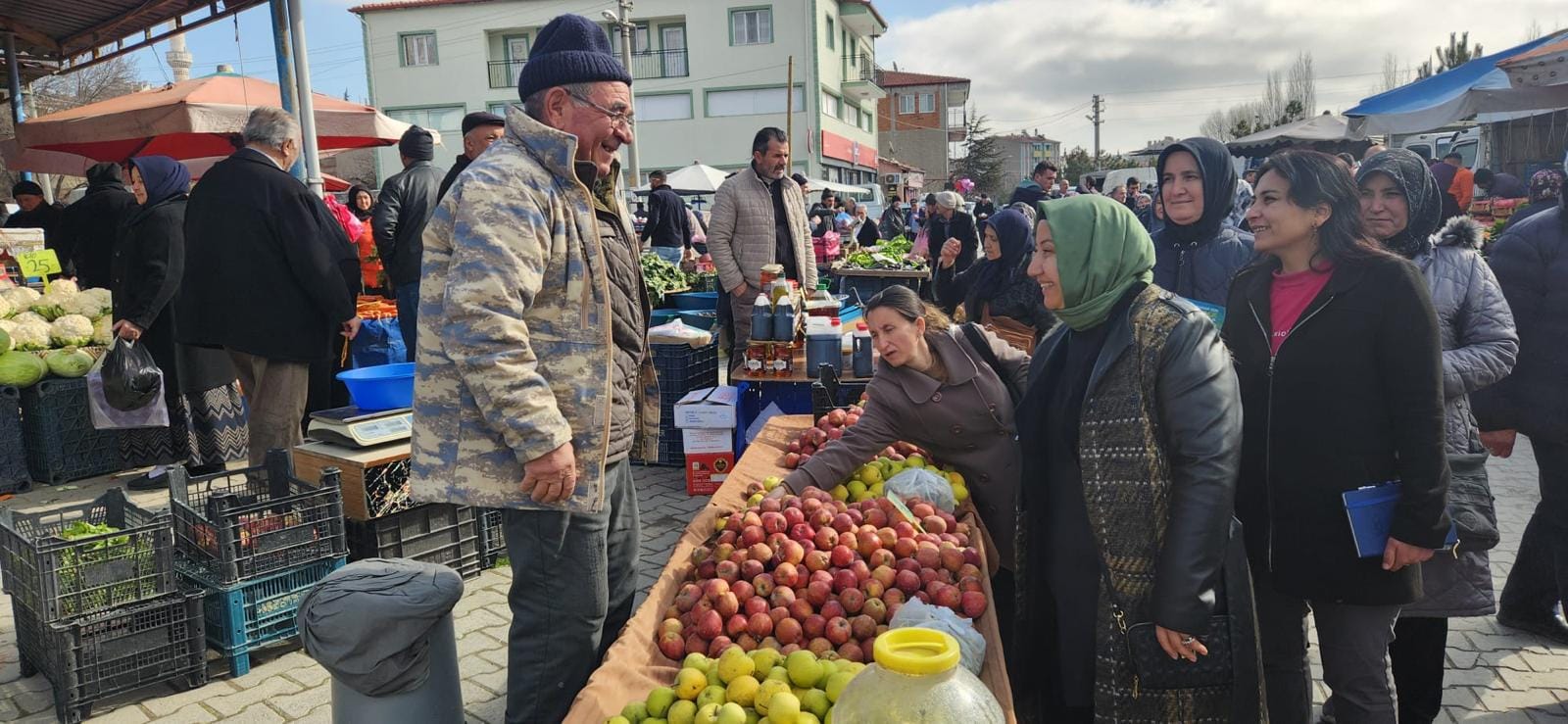 AK Partili Kılınçarslan İlçe Pazarını Ziyaret Etti