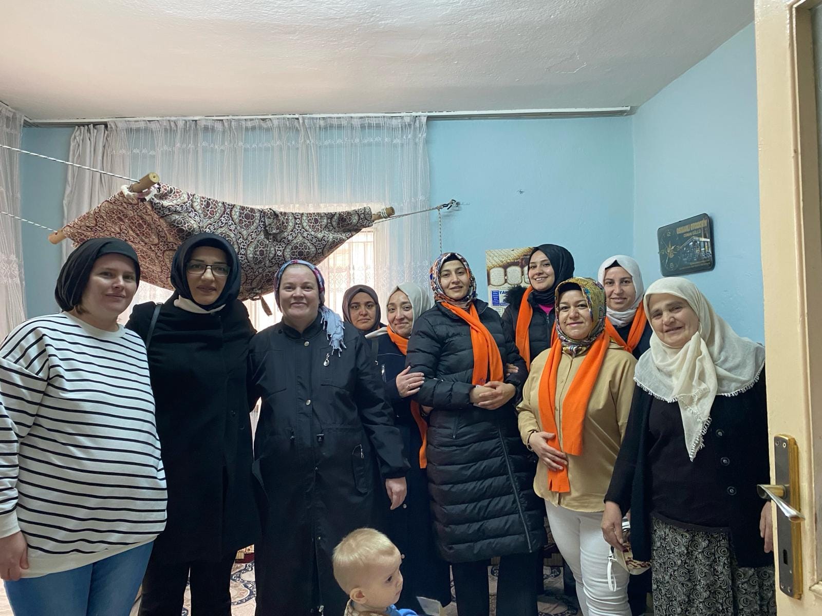 Bolvadin'de AK Kadınlar Ev Ziyaretlerini Sürdürüyor