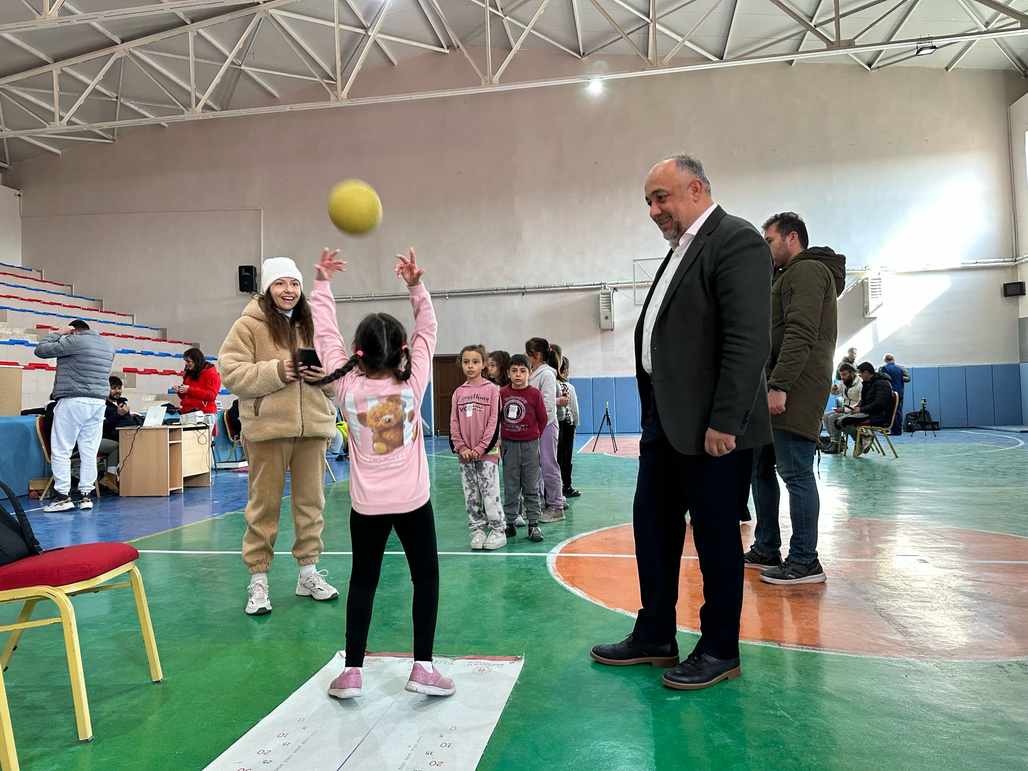 Müdür Kasapoğlu Şuhut'a Gençlerle Bir Araya Geldi