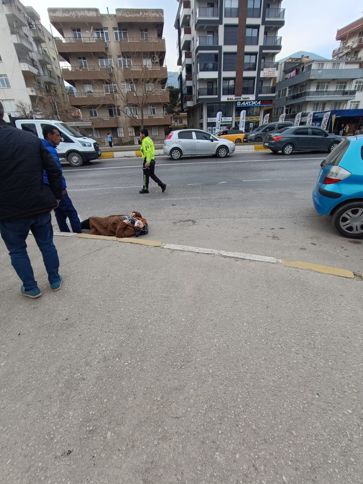 Otomobilin Çarptığı Yaşlı Kadın Yaralandı