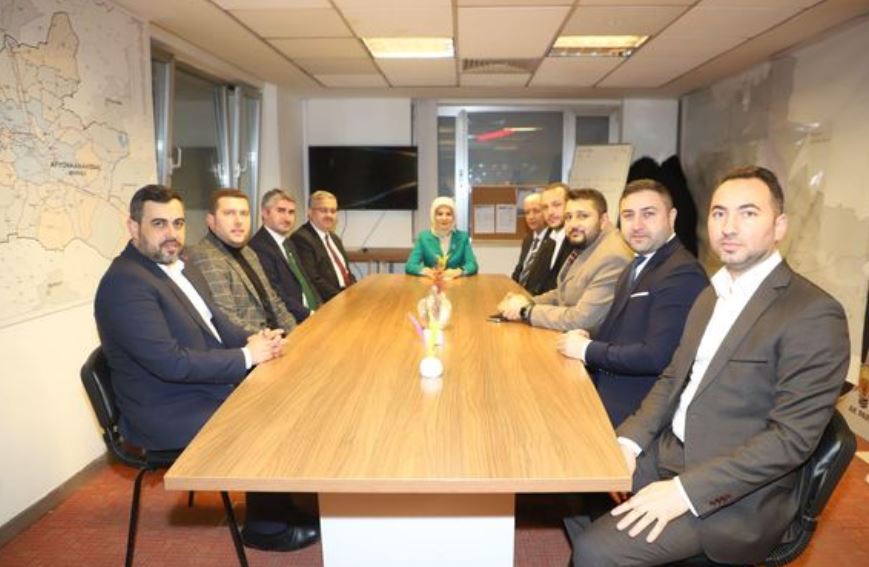 Bakan  Göktaş, Seçim Koordinasyon Merkezi'nde Çalışmaları Değerlendirdi