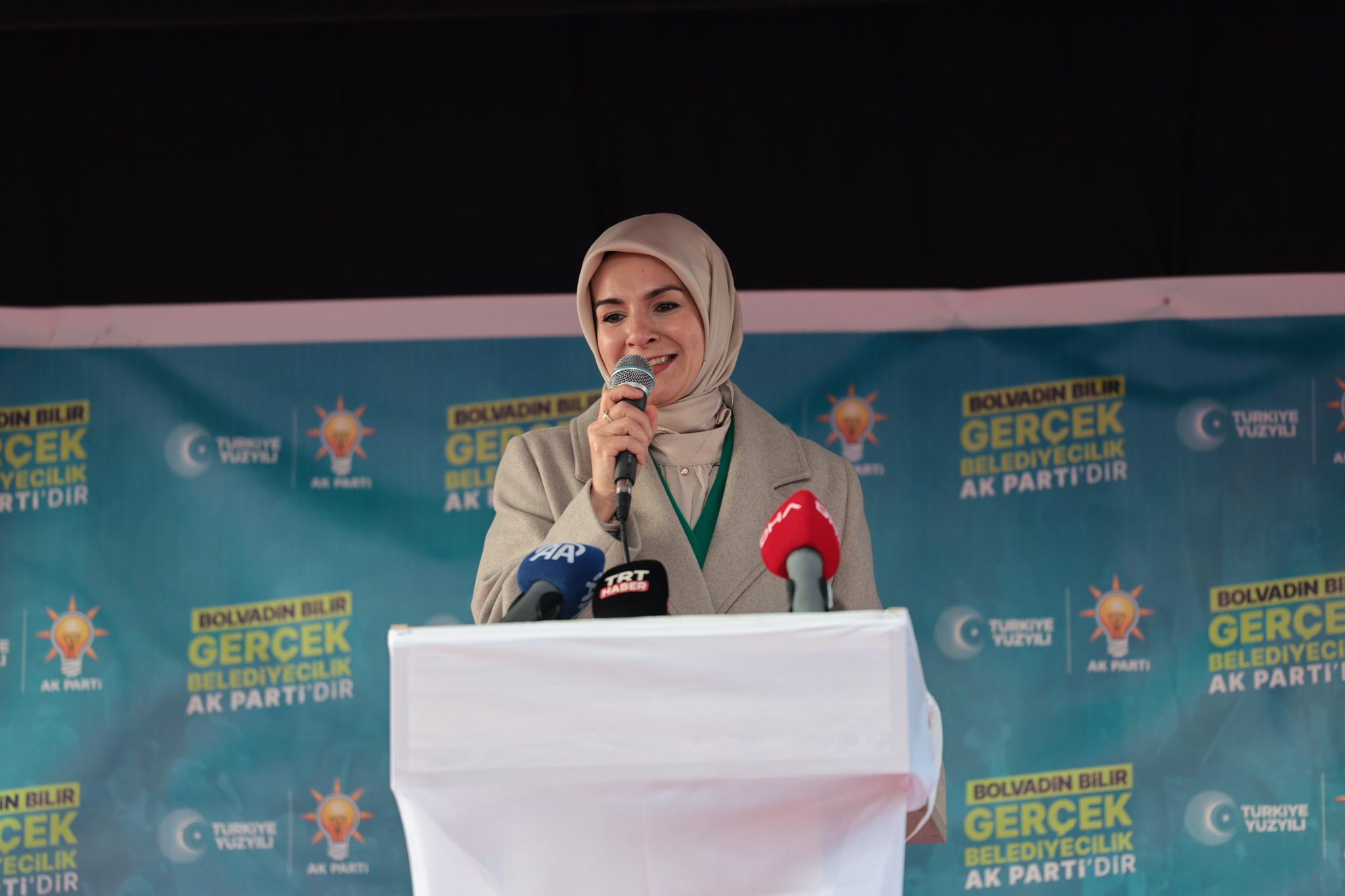 Bakan Göktaş AK Parti Bolvadin SKM'yi açtı