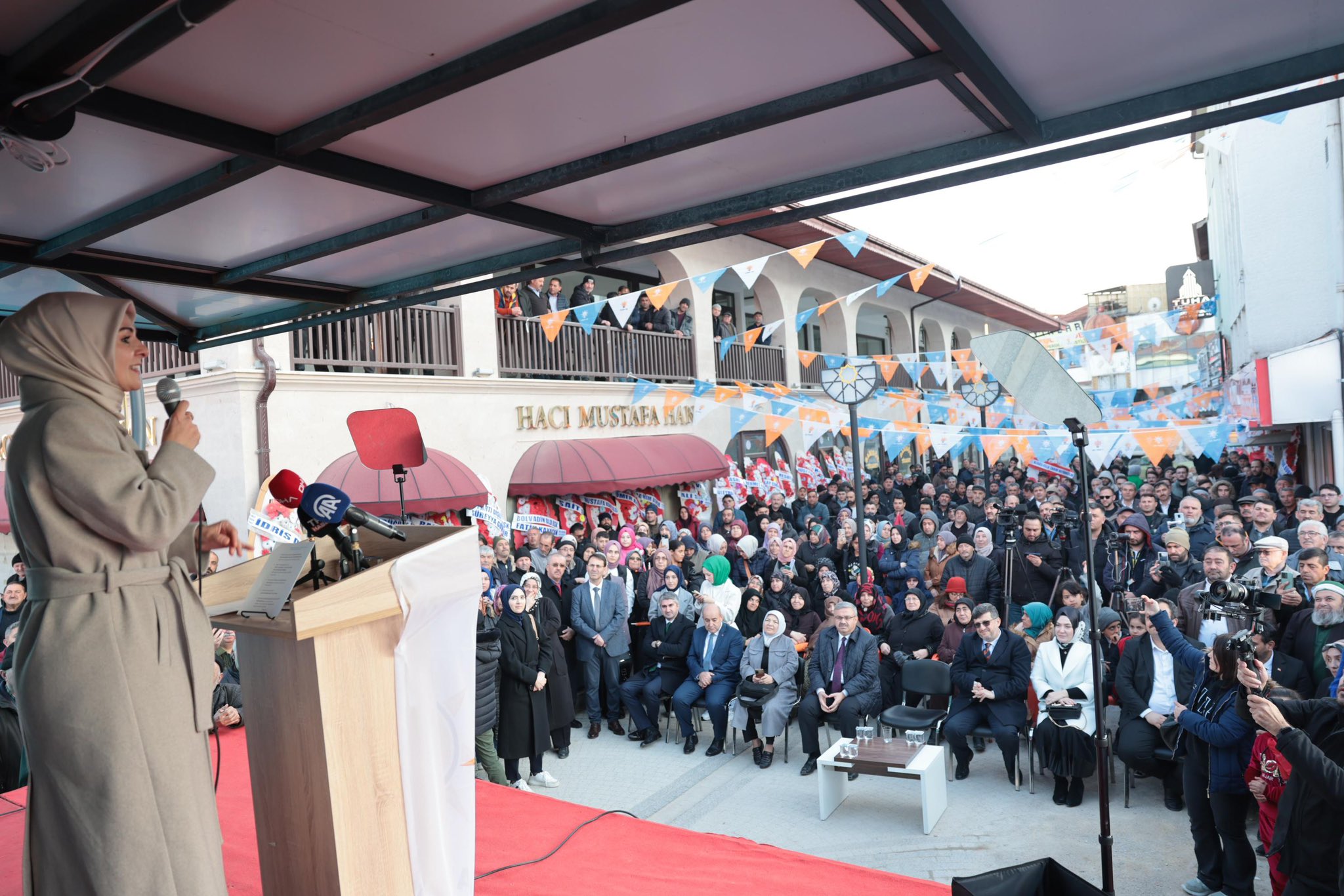 Bakan Göktaş AK Parti Bolvadin SKM'yi açtı