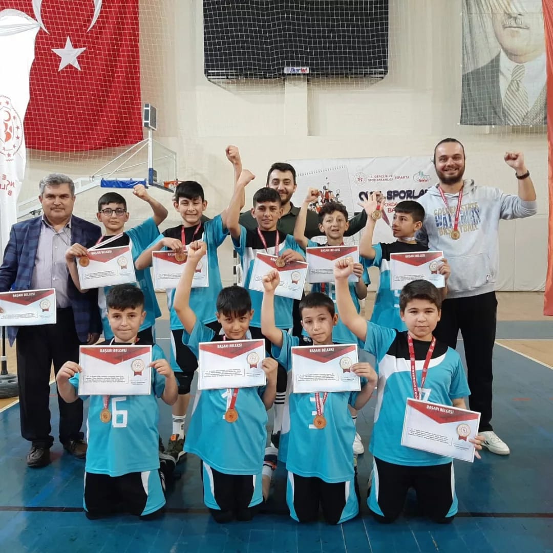 AFYONKARAHİSAR SÜLÜN BALI MUBAHAT AÇIKGÖZOĞLU ORTAOKULU OKUL SPORLARI'NDA BÜYÜK BAŞARI ELDE ETTİ