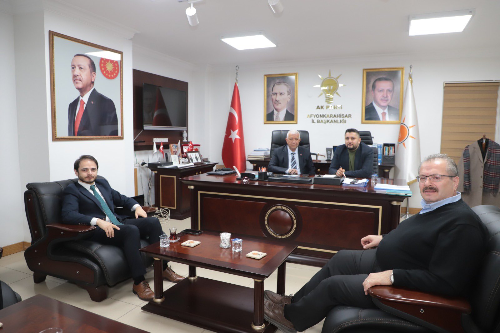 AK Partililer Sabaha Kadar Mesai Harcadı