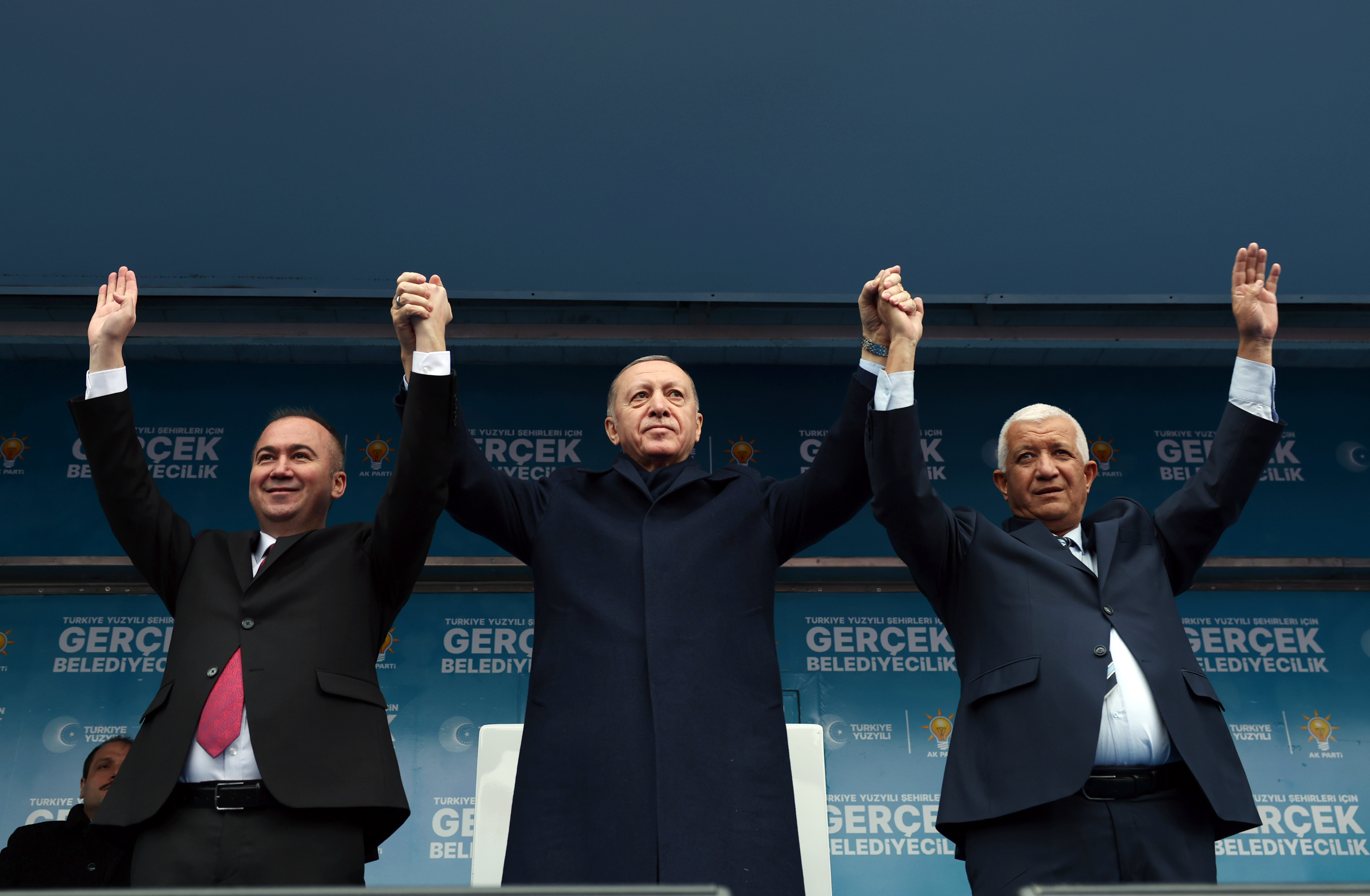 “Yapay zeka kimi uygun görürse kimi seçerse bunlara neyi emrederse bu acemiler de milletin karşısına ‘işte adayımız’ diyerek onu çıkarıyorlar”