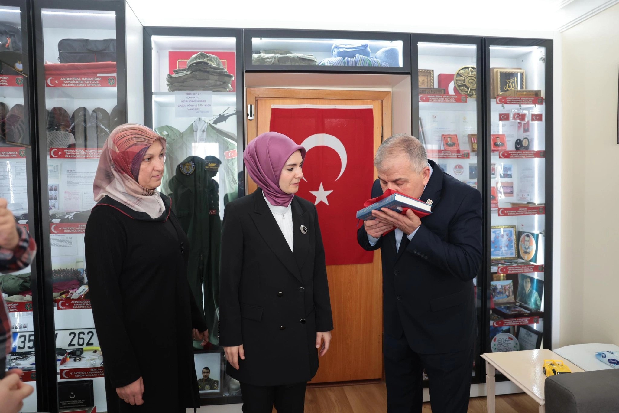 Afyonlu Bakan Göktaş Şehit Ailesini Yalnız Bırakmadı