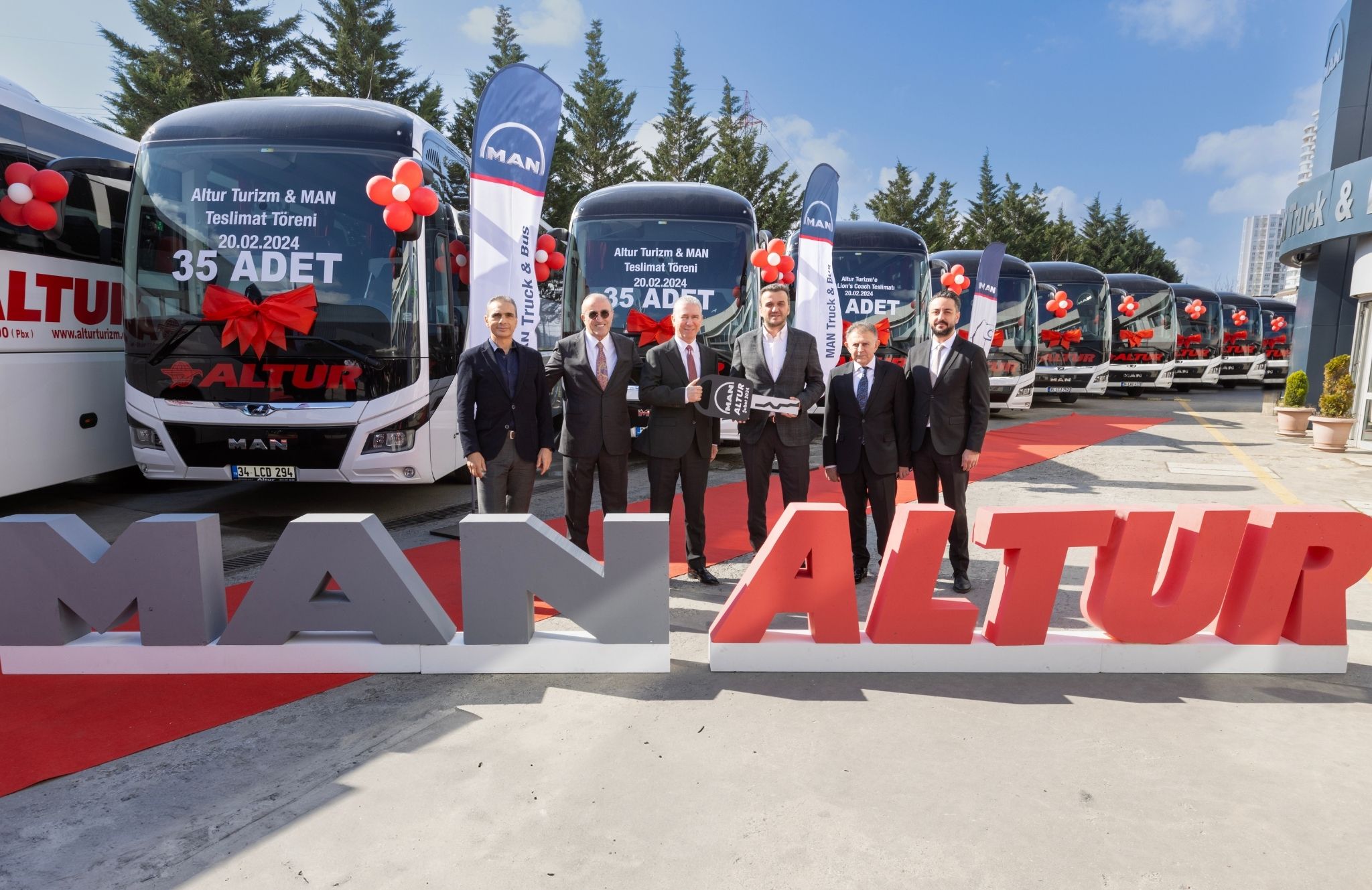 MAN , ALTUR'A 2024'ÜN İLK OTOBÜS TESLİMATINI GERÇEKLEŞTİRDİ