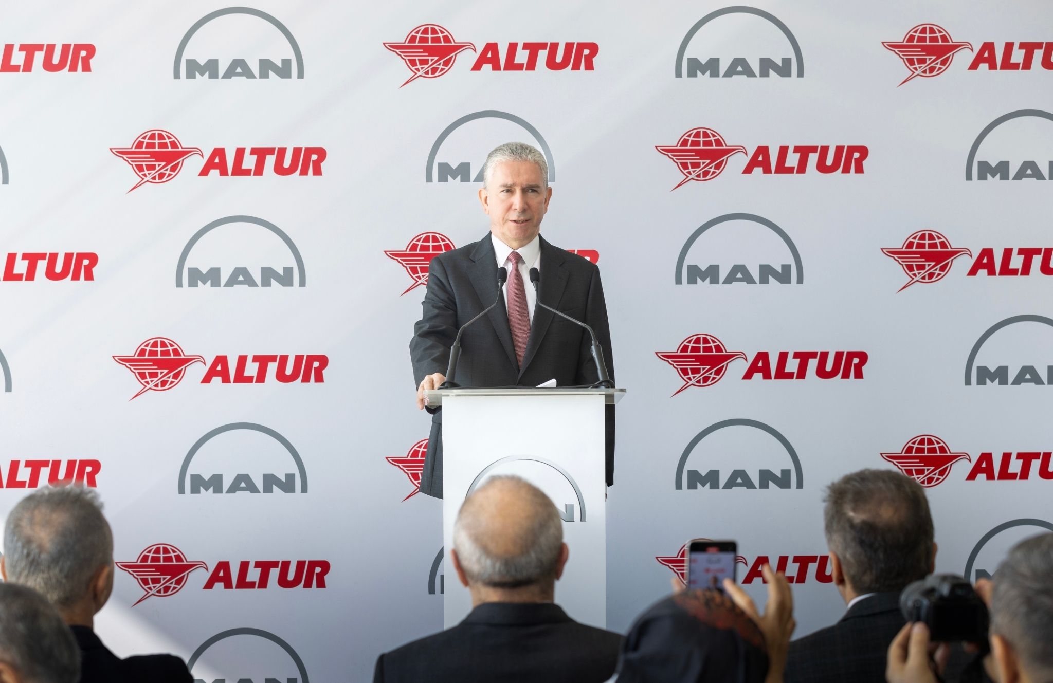 MAN , ALTUR'A 2024'ÜN İLK OTOBÜS TESLİMATINI GERÇEKLEŞTİRDİ