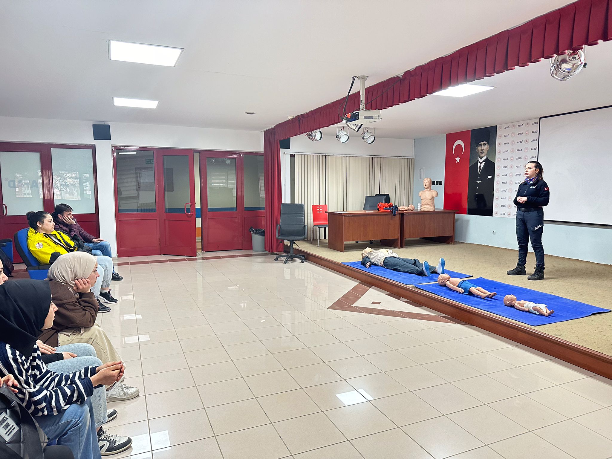 112 Acil Çağrı Merkezi Personeli ve Anda Arama Kurtarma Derneğinden ortak eğitim