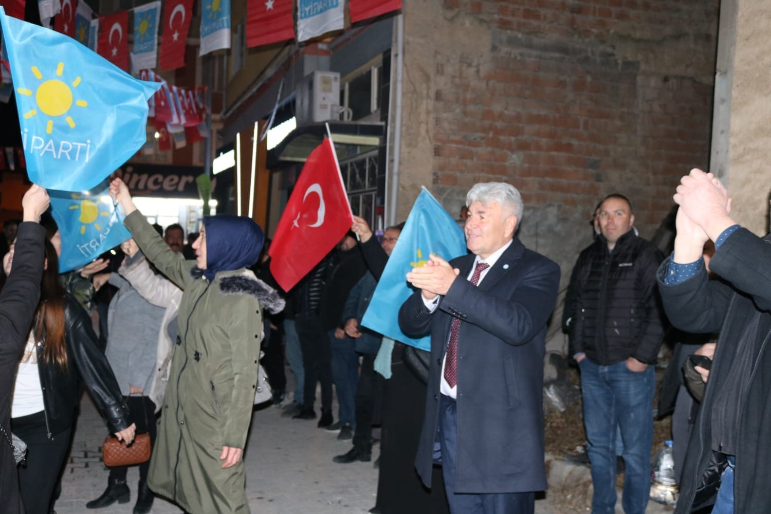 Sandıklı'da İyi Partili Şahin'den Eşit Hizmet Sözü