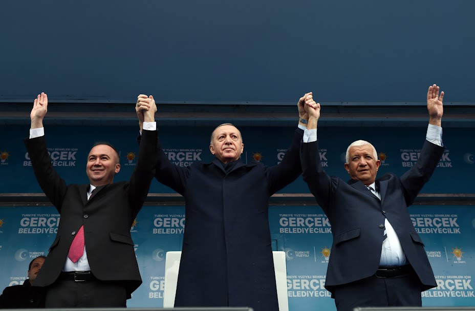 ULUÇAY AFYONLULARA SESLENİYOR:"AFYON  KAPI GİBİ DİMDİK AYAKTADIR"