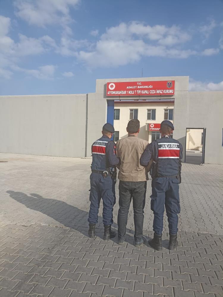 Silah Kaçakçısı Jandarma Tarafından Yakalandı
