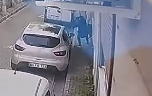 Zile Basıp Saklandı…  Kapıyı Açan Dedesini Vurdu!