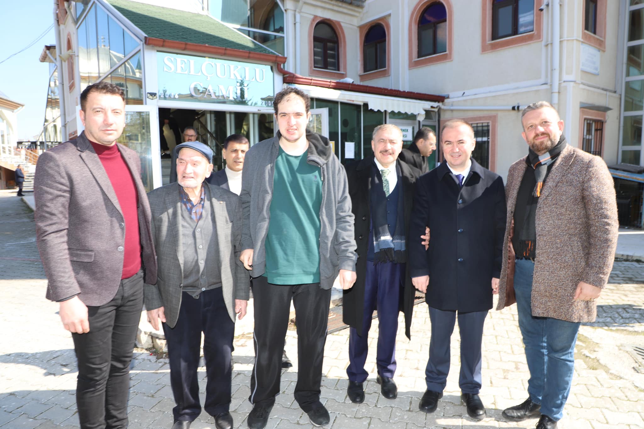 Camii Cemaatinden AK Partili Uluçay'a Yoğun İlgi