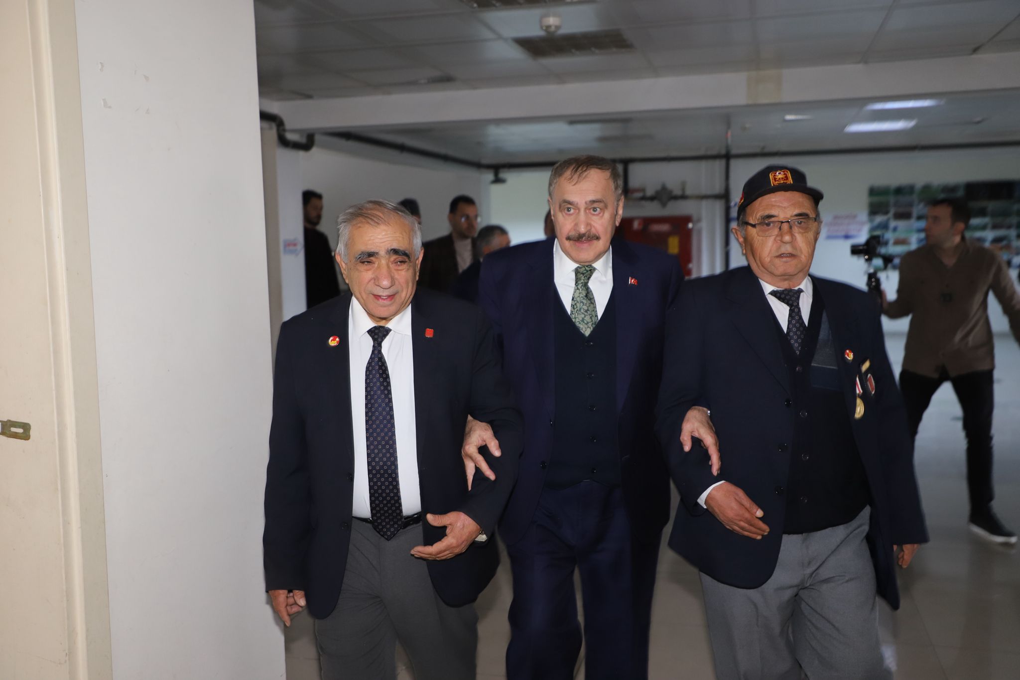 ULUÇAY MUHARİP GAZİLER DERNEĞİ’Nİ ZİYARET ETTİ