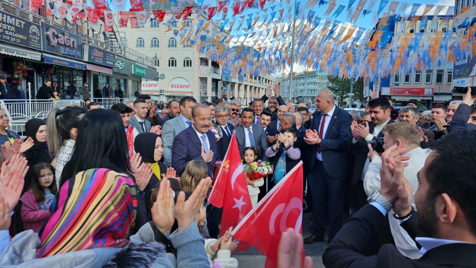 MHP'DEN ŞUHUT'TA ÇOŞKULU AÇILIŞ