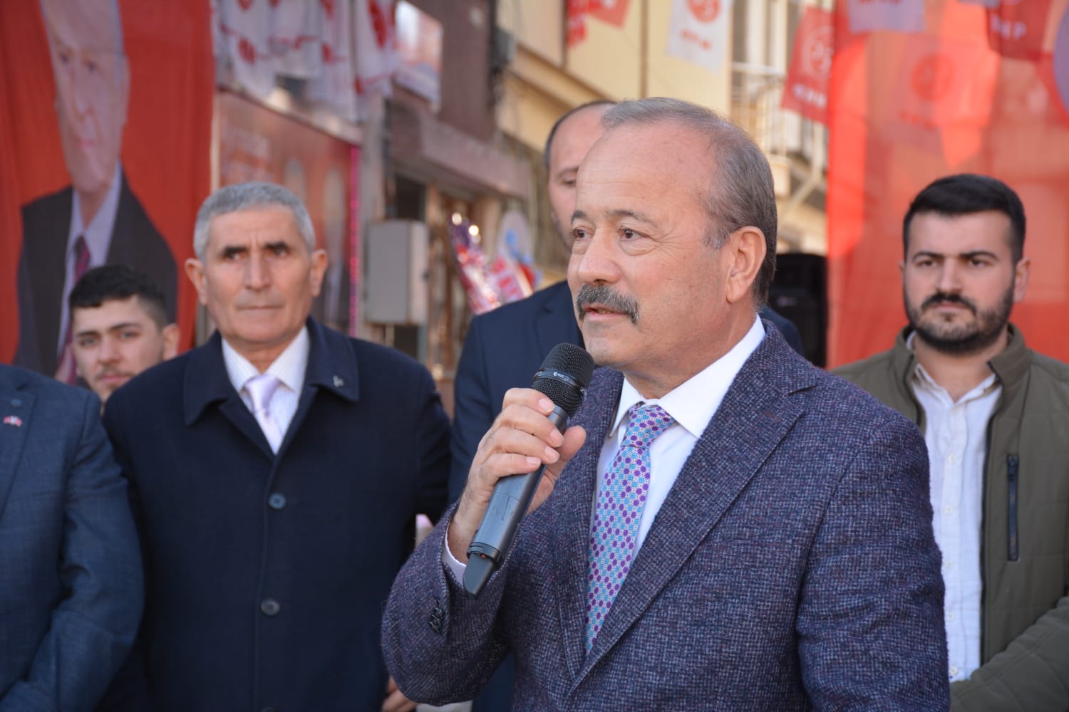 MHP'DEN ŞUHUT'TA ÇOŞKULU AÇILIŞ