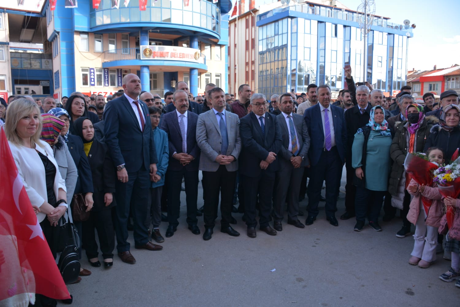 MHP'DEN ŞUHUT'TA ÇOŞKULU AÇILIŞ