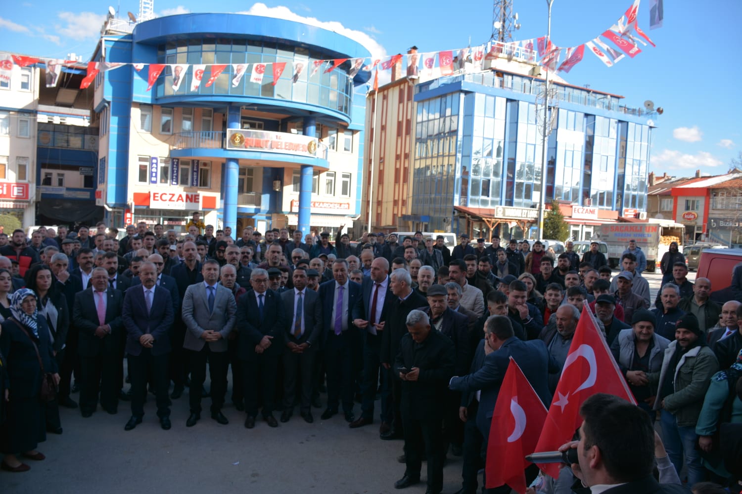 MHP'DEN ŞUHUT'TA ÇOŞKULU AÇILIŞ