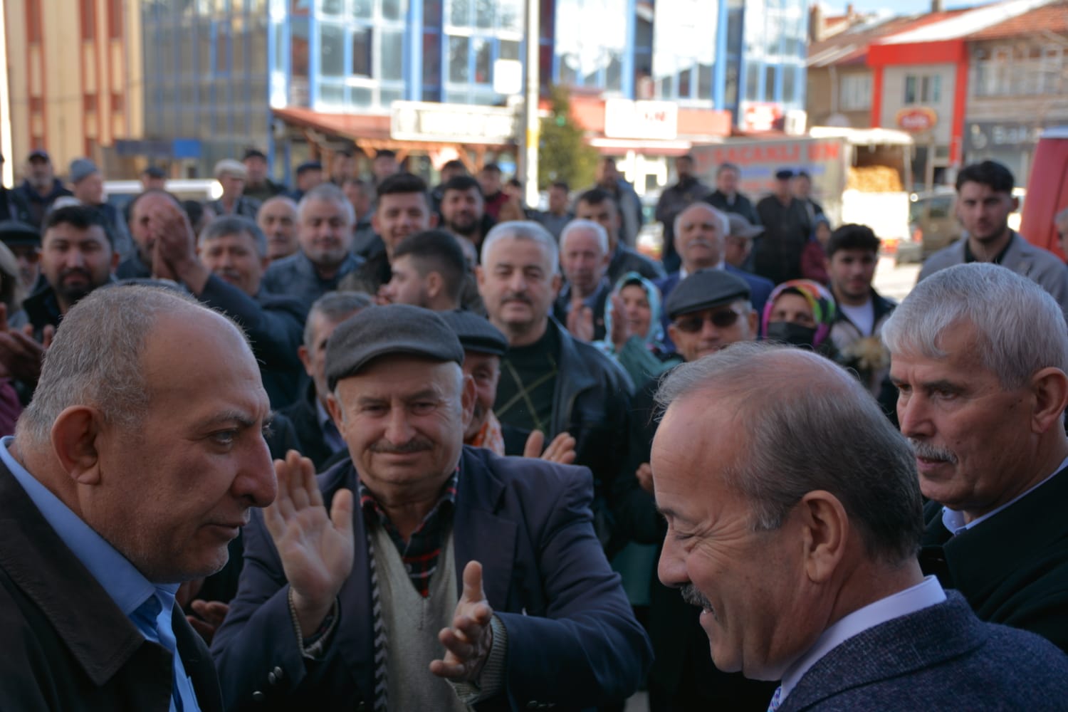 MHP'DEN ŞUHUT'TA ÇOŞKULU AÇILIŞ