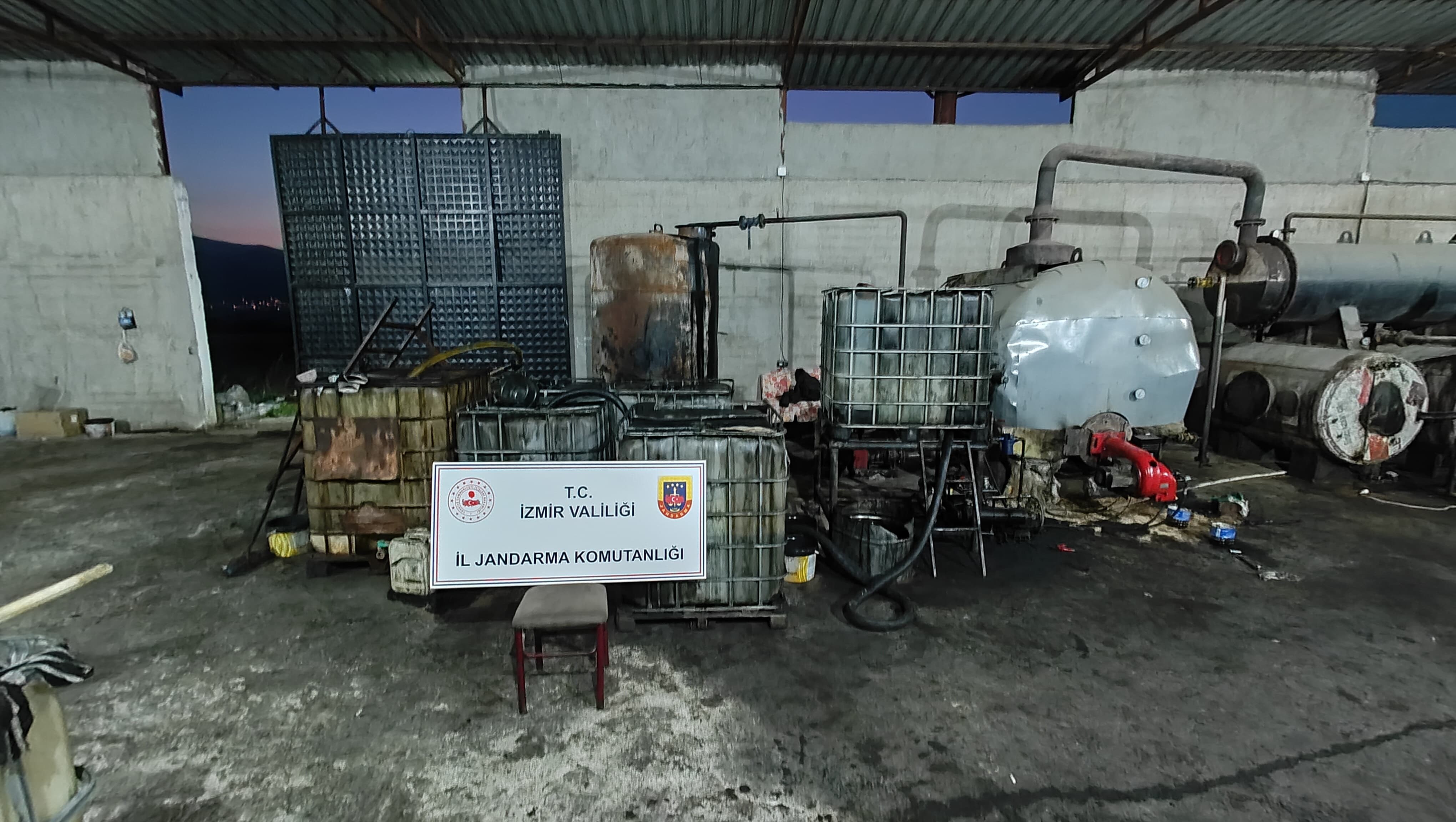 Kaçakçılara Baskın! 11 Bin Litre Kaçak Akaryakıt Ele Geçirildi