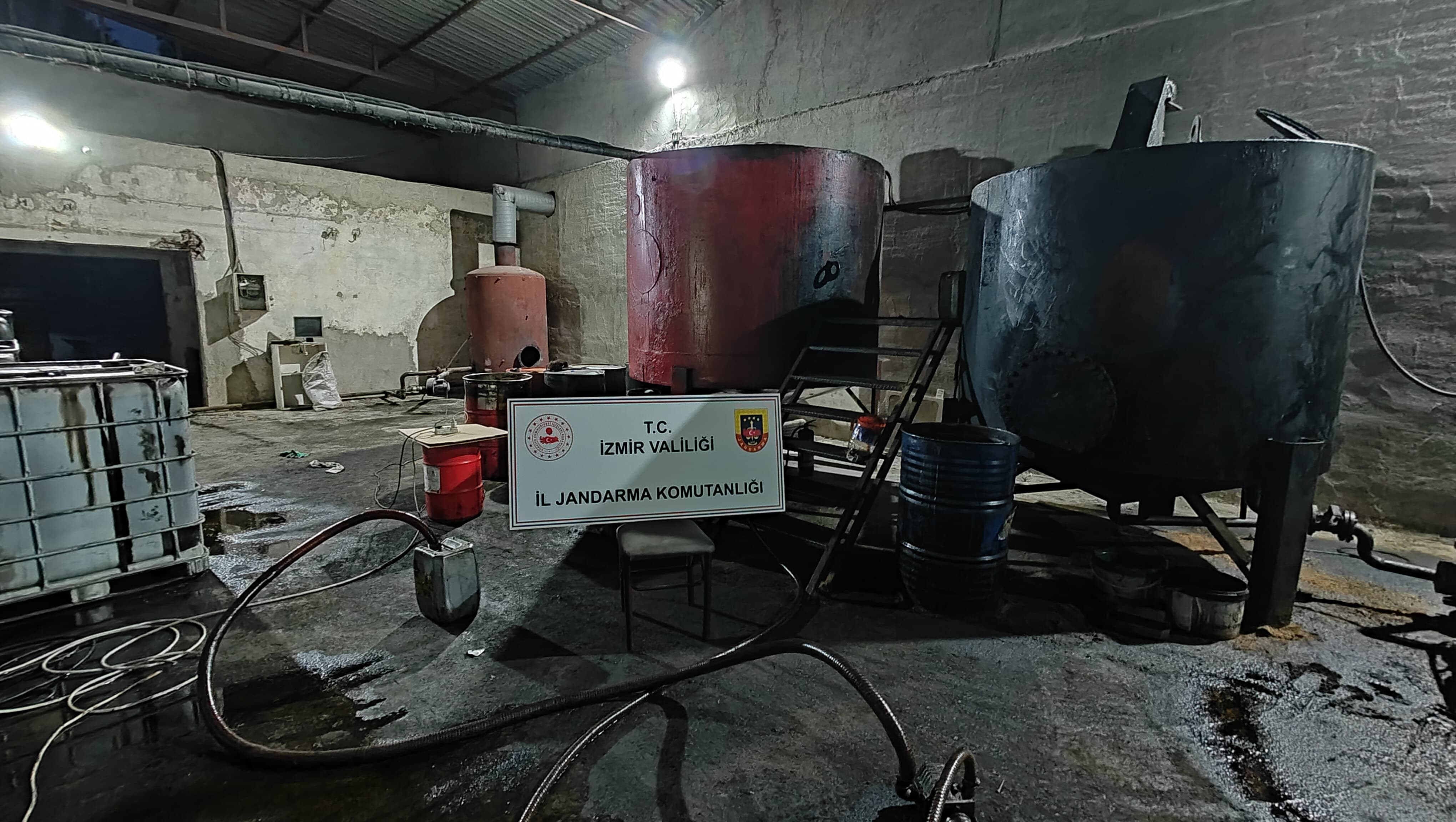Kaçakçılara Baskın! 11 Bin Litre Kaçak Akaryakıt Ele Geçirildi