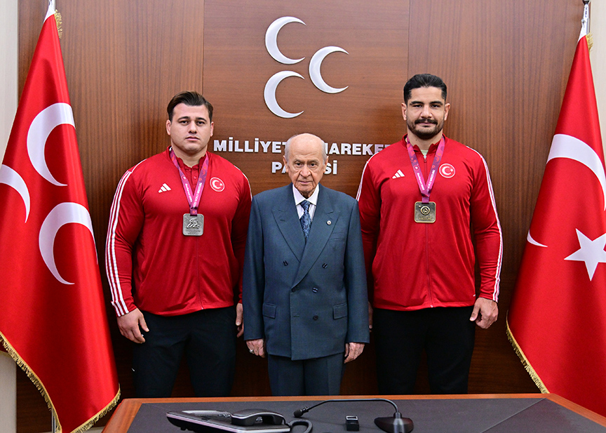 Mhp Genel Başkanı Bahçeli Avrupa Şampiyonu Güreş Milli Takımı'nı Kabul Etti
