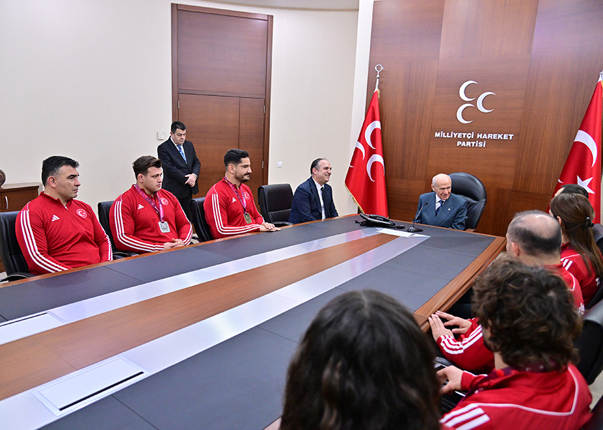 Mhp Genel Başkanı Bahçeli Avrupa Şampiyonu Güreş Milli Takımı'nı Kabul Etti