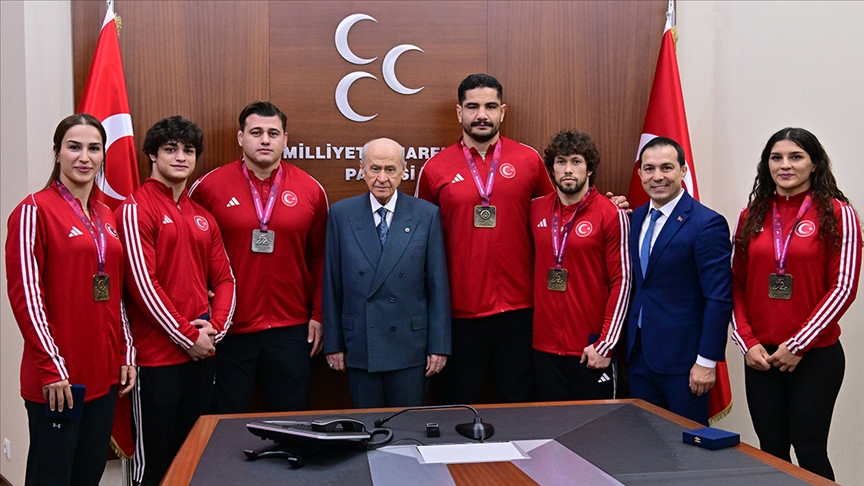 Mhp Genel Başkanı Bahçeli Avrupa Şampiyonu Güreş Milli Takımı'nı Kabul Etti